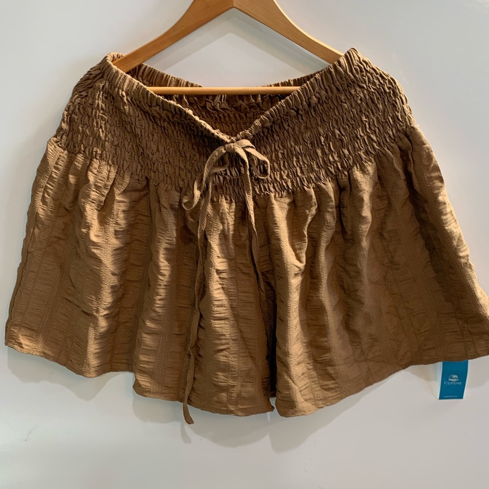 Cupshe size L Brown Smocked High-Waist Shorts NWT - Picture 2 of 6